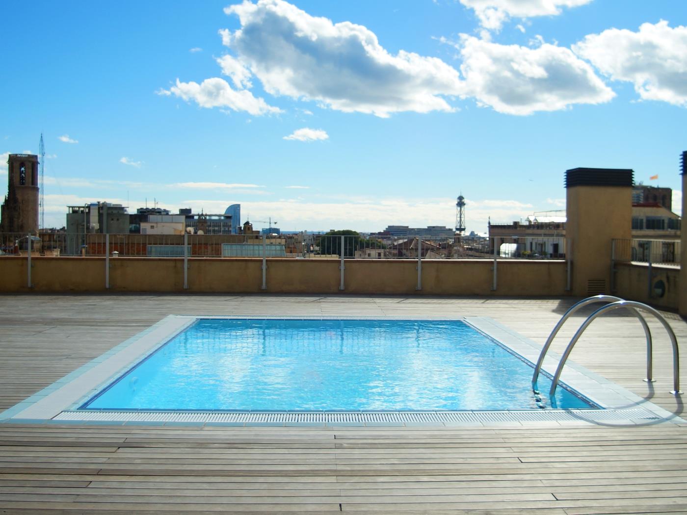 Apartment w/ gym, terrace & pool with views to the Cathedral of Barcelone for 6 - My Space Barcelona Apartments