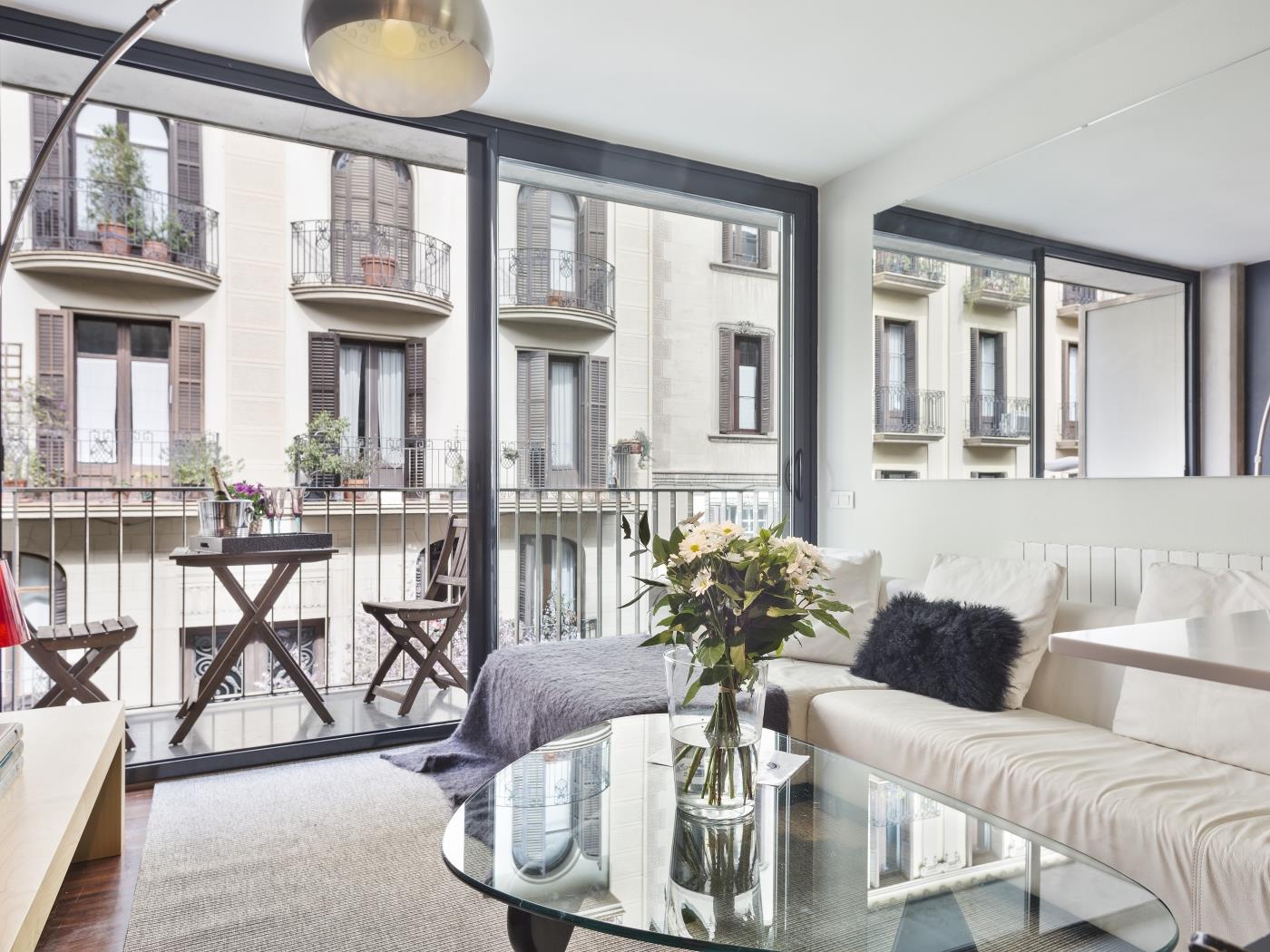 Bright Executive Apartment in the City Center for 4 - My Space Barcelona Apartments