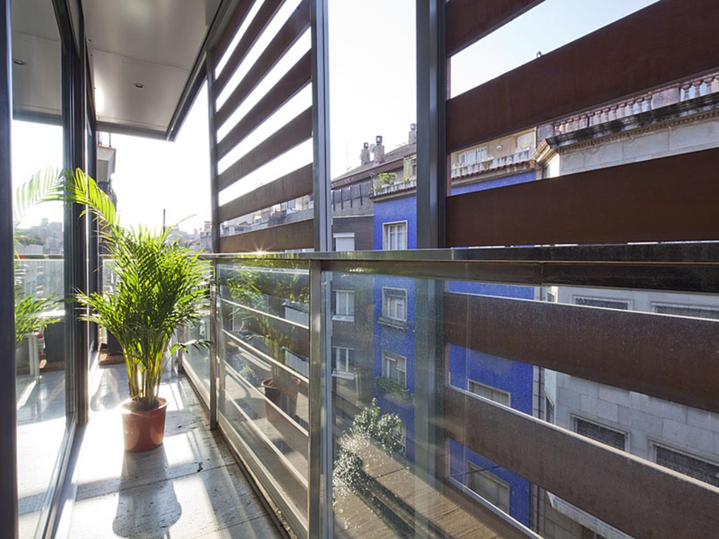 Attic Apartment in Bonanova with Private Terrace for 6 - My Space Barcelona Apartments