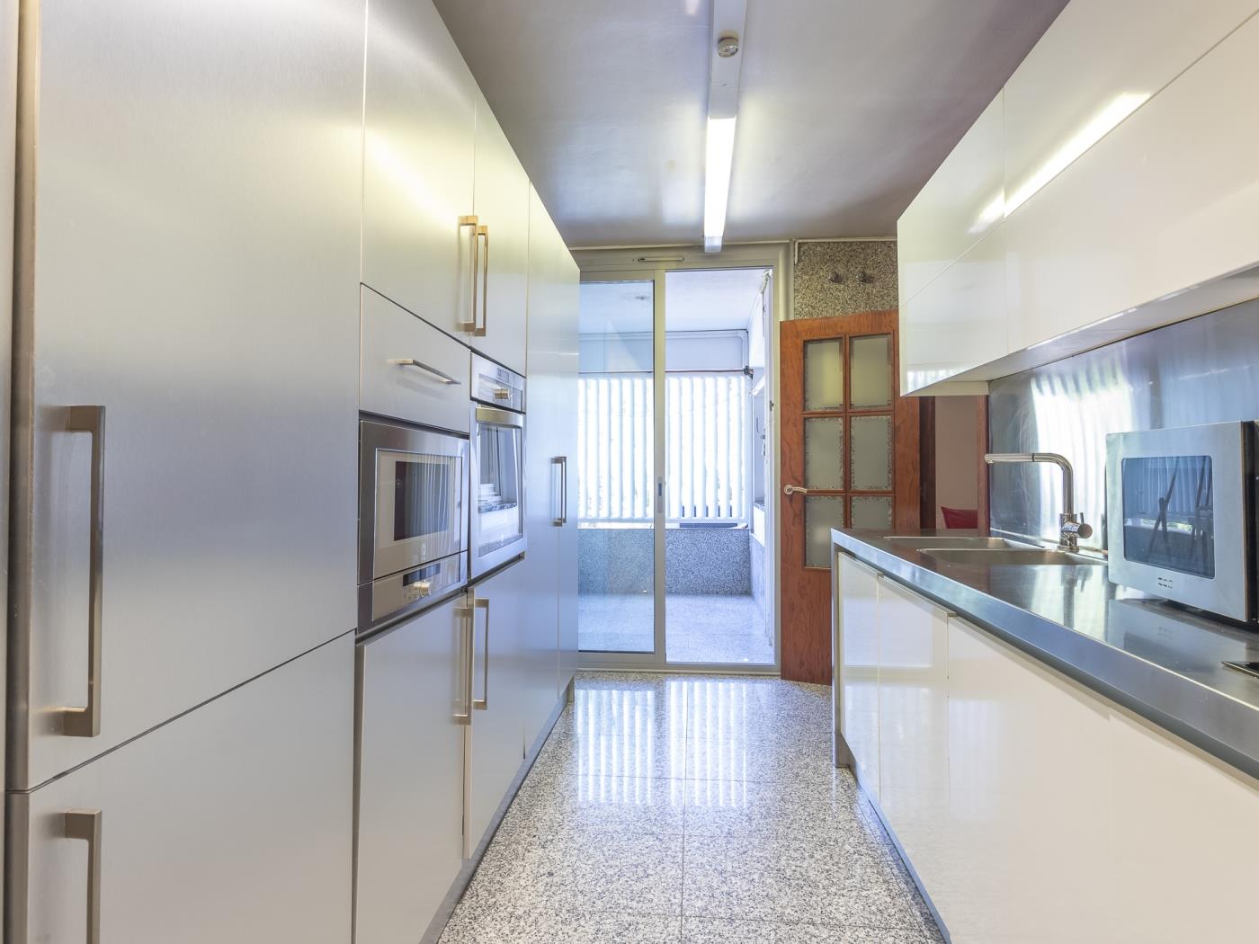 My Space Barcelona Spacious classic Bonanova Apartment with terrace for 8 - My Space Barcelona Apartments