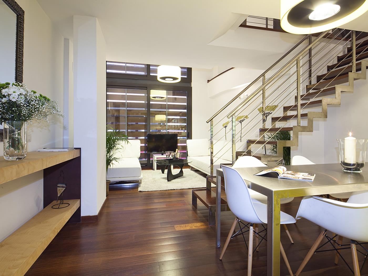 Duplex with Swimming Pool in the City Center for 8 - My Space Barcelona Apartments