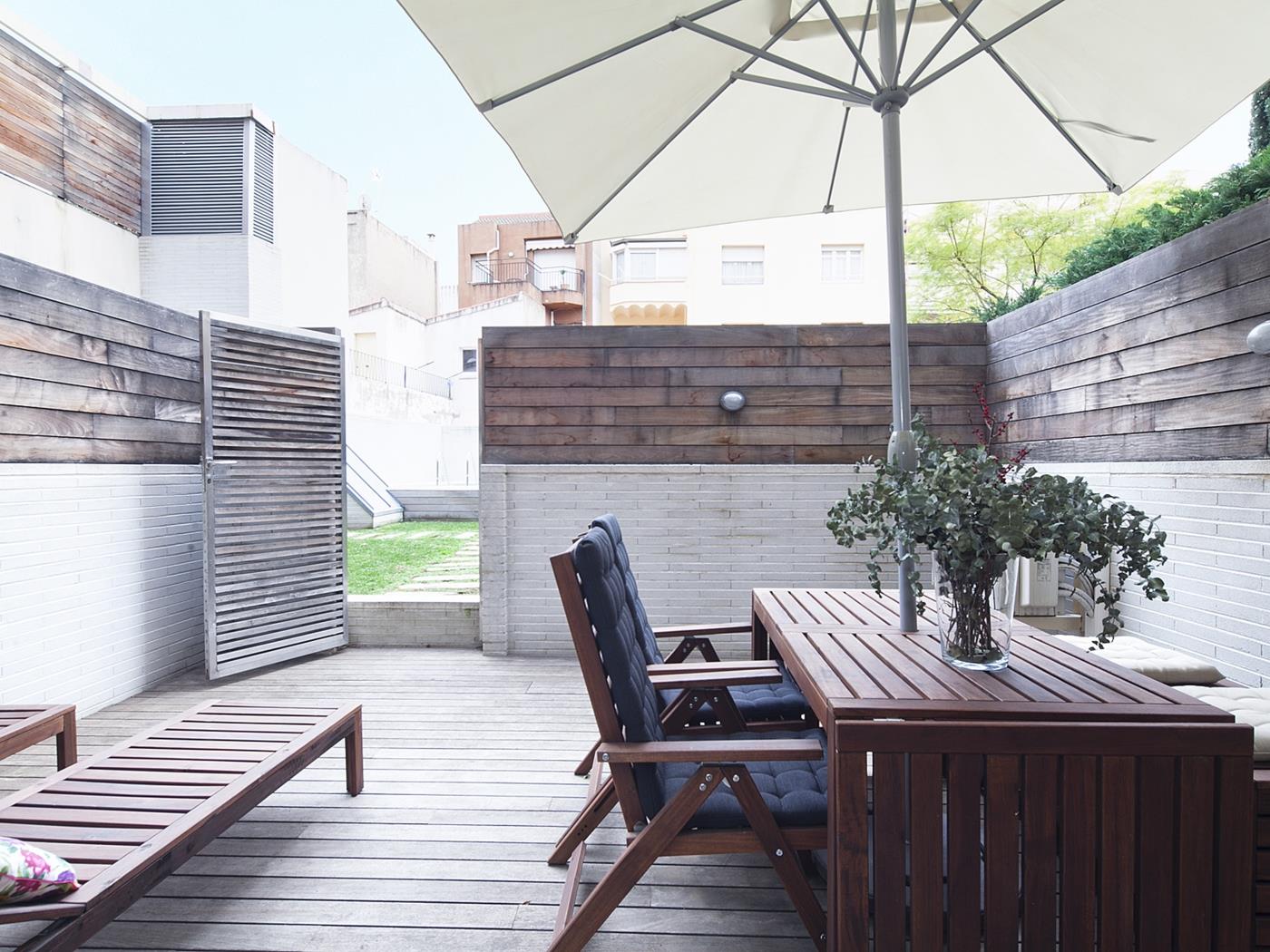 Barcelona Garden Pool with Terrace in the Center for 8 - My Space barcelona Apartments