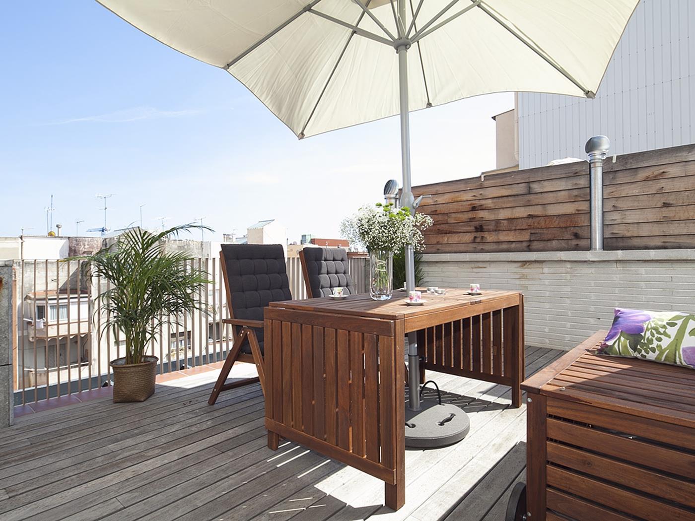 Attic with pool and private Terrace in the Center for 8 - My Space Barcelona Apartments