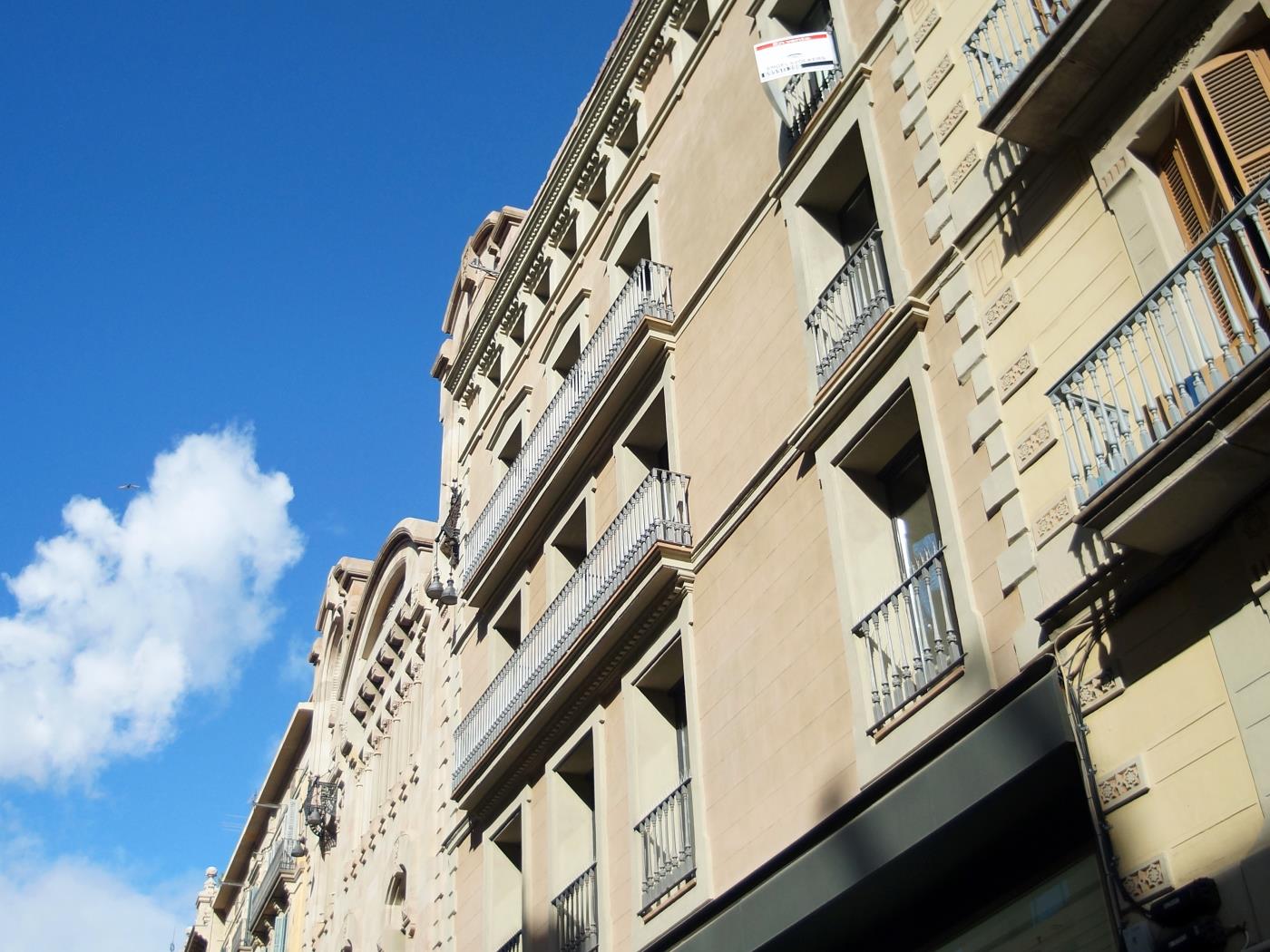 Apartment w/ gym, terrace & pool with views to the Cathedral of Barcelone for 6 - My Space Barcelona Apartments