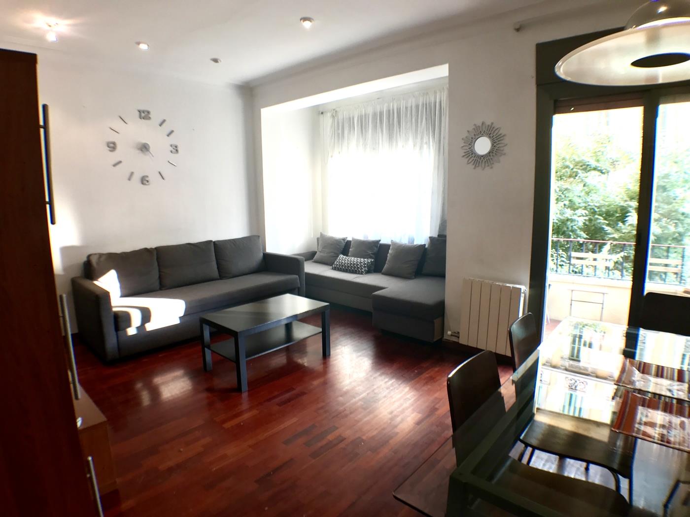 Classic apartment with private terrace in the Eixample centre for 6 - My Space Barcelona Apartments