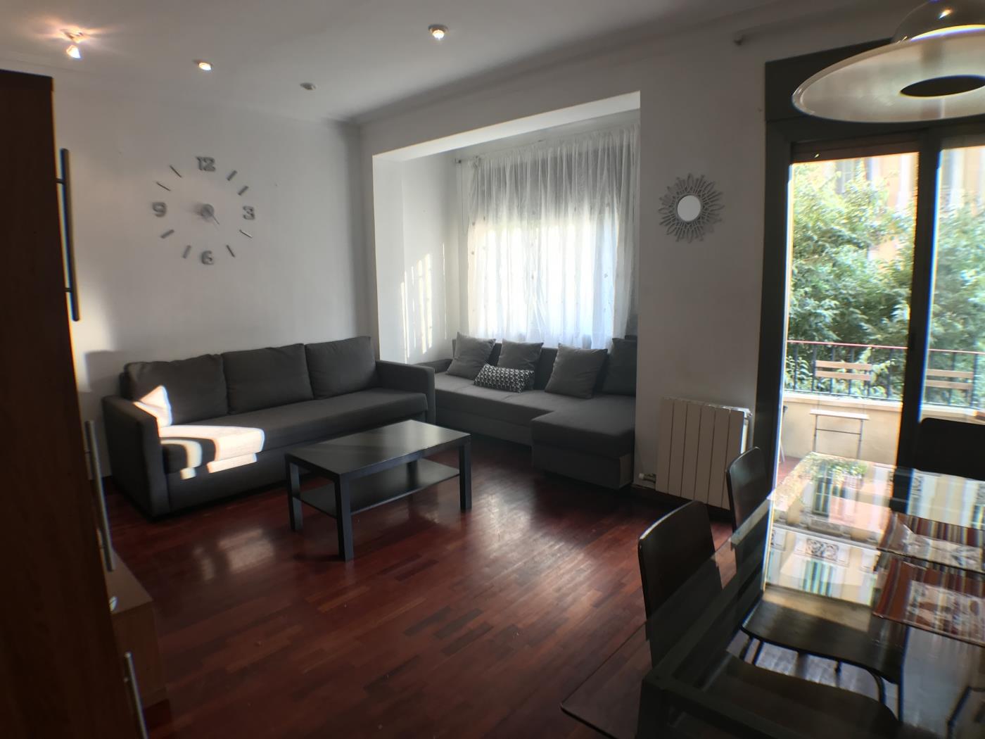 Classic apartment with private terrace in the Eixample centre for 6 - My Space Barcelona Apartments