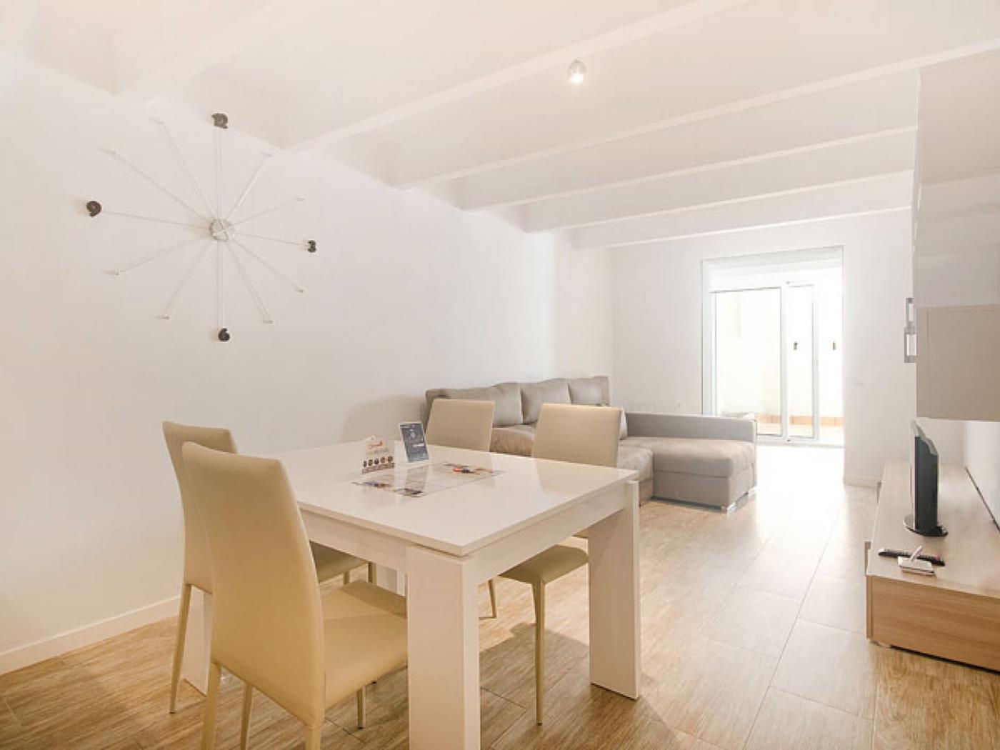 Bright apartment with private terrace in Sant Gervasi for 5 - My Space Barcelona Apartments