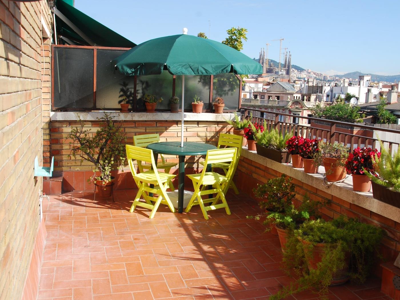Charming attic apartment ideal for couples at the Arc de Triomphe with terrace - My Space Barcelona Apartments