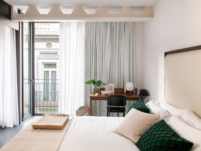 Design flat with balcony in the heart of the Eixample for months - My Space Barcelona Apartments