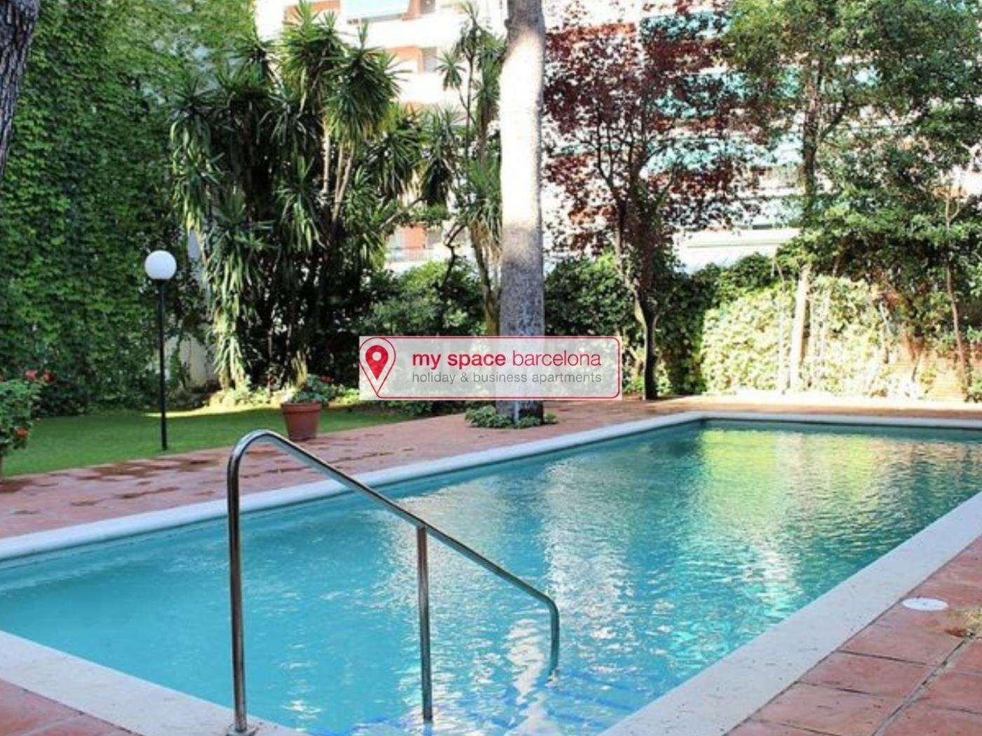 Spacious fully furnished flat with swimming pool in the Putxet neighbourhood - My Space Barcelona Apartments