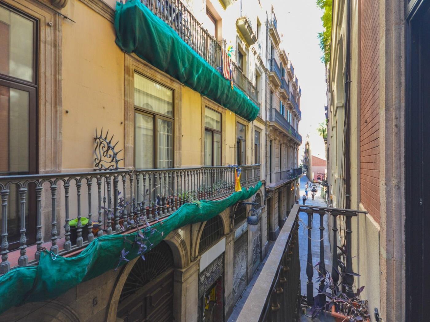 Modern duplex apartment in the centre of Barcelone for long term rentals for 6 - My Space Barcelona Apartments