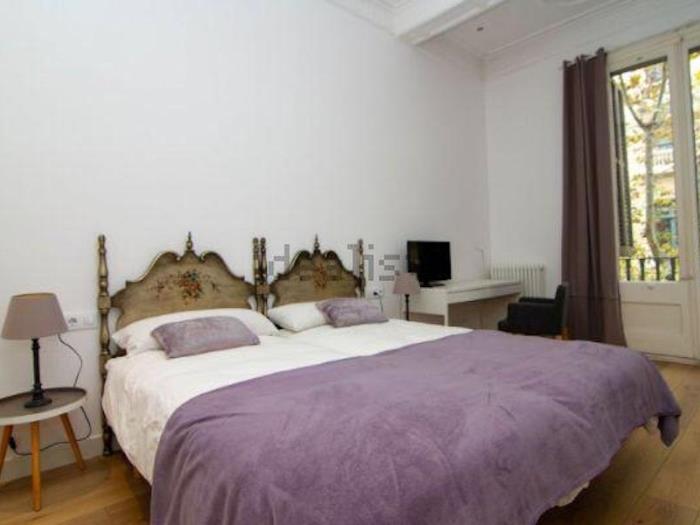 Fully equipped three bedroom apartment with balcony for mid-term rental - My Space Barcelona Apartments