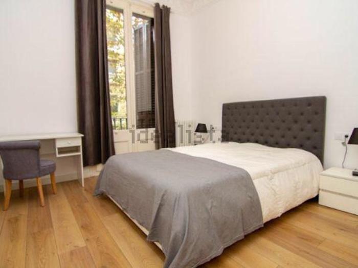 Fully equipped three bedroom apartment with balcony for mid-term rental - My Space Barcelona Apartments