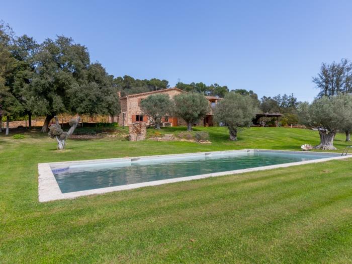 Spectacular and exclusive villa en Girona with garden and swimming pool for 16 - My Space Vall.llobrega - Girona Apartments