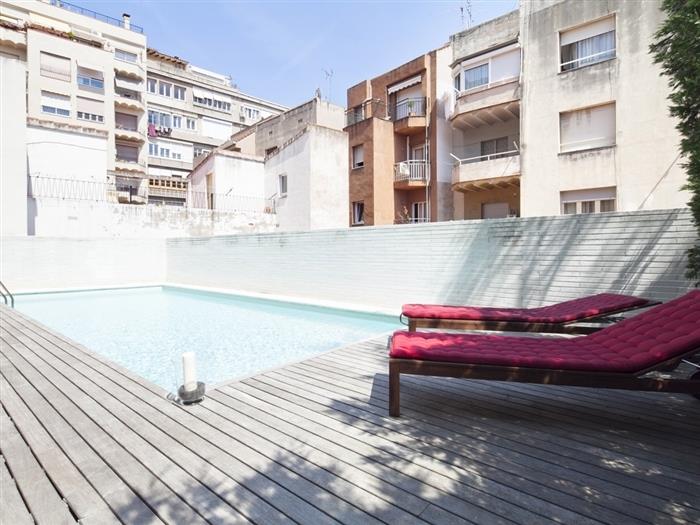 Group of 2 duplexes for up to 16 persons with with terrace & pool in the centre - My Space Barcelona Apartments
