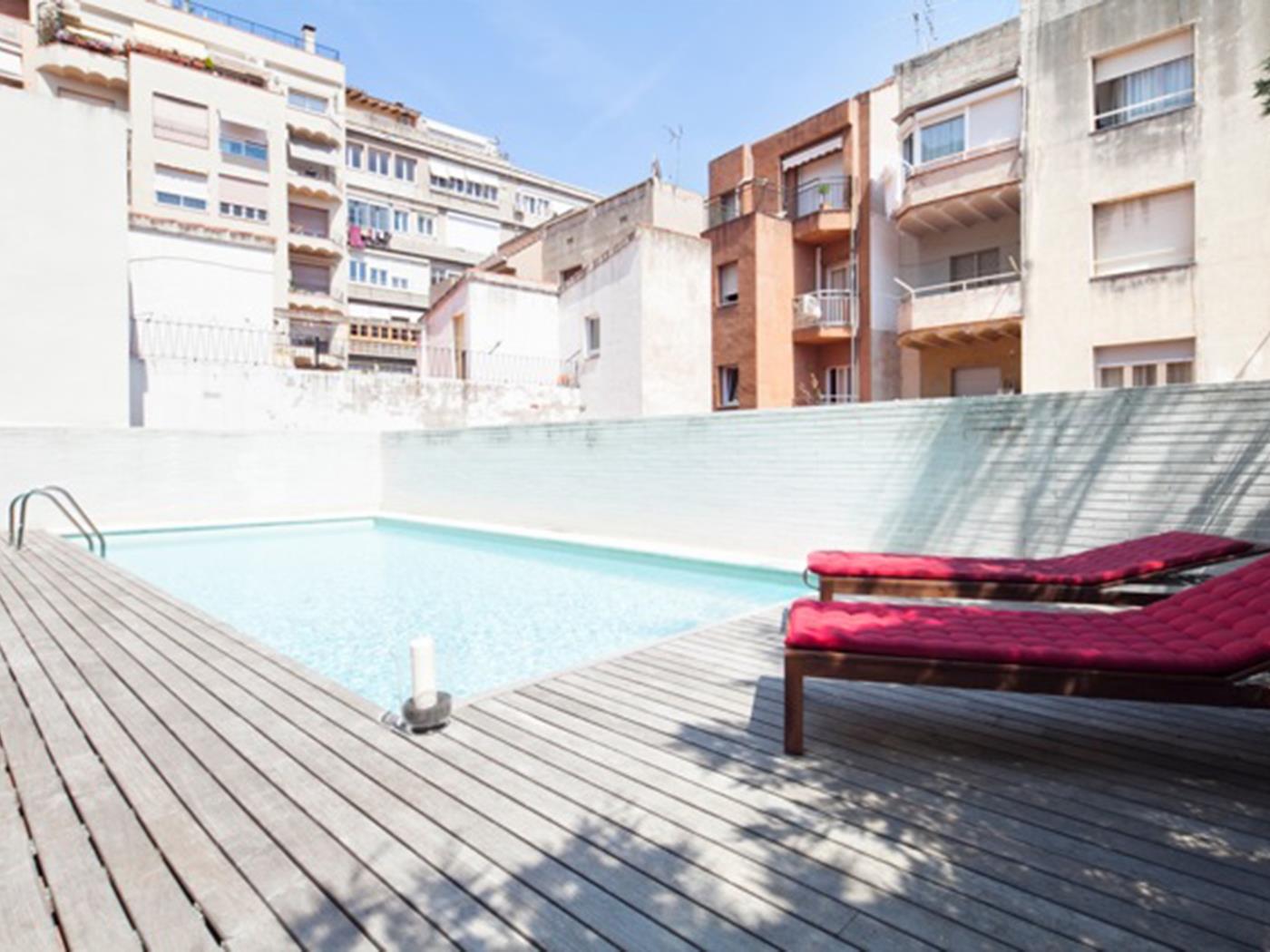 Group of 2 duplexes for up to 16 persons with with terrace & pool in the centre - My Space Barcelona Apartments