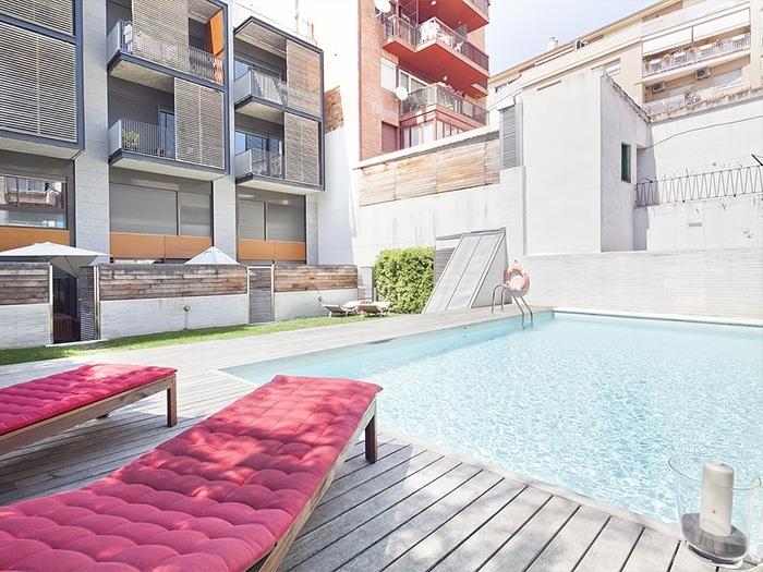 Group of 2 duplexes for up to 16 persons with with terrace & pool in the centre - My Space Barcelona Apartments