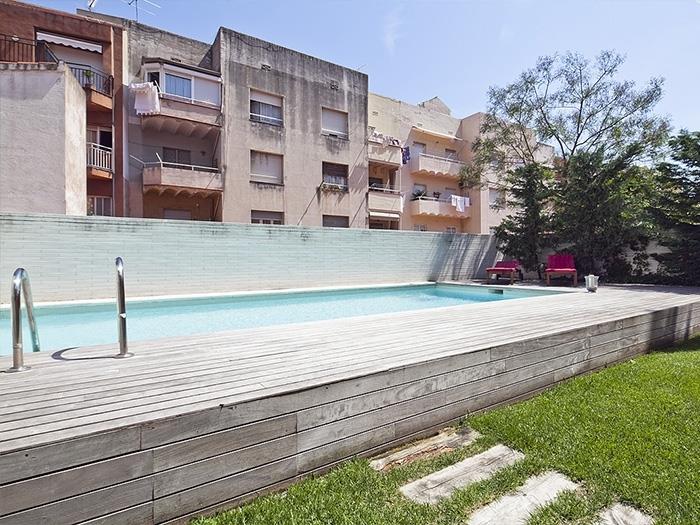 Group of 2 duplexes for up to 16 persons with with terrace & pool in the centre - My Space Barcelona Apartments