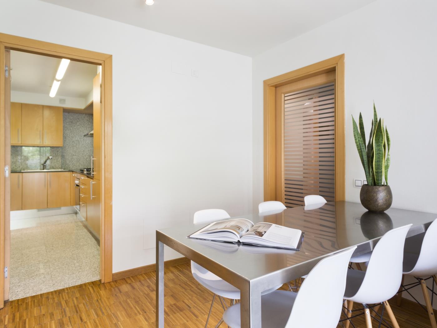 6 apartments in Barcelona city centre for up to 36 pax with small terrace each - My Space Barcelona Apartments