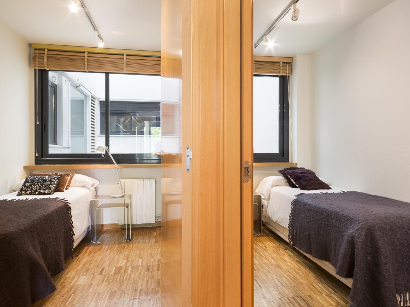 6 apartments in Barcelona city centre for up to 36 pax with small terrace each - My Space Barcelona Apartments