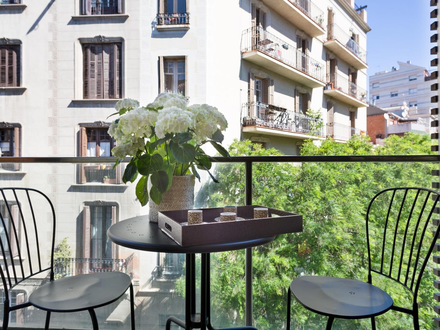 6 apartments in Barcelona city centre for up to 36 pax with small terrace each - My Space Barcelona Apartments