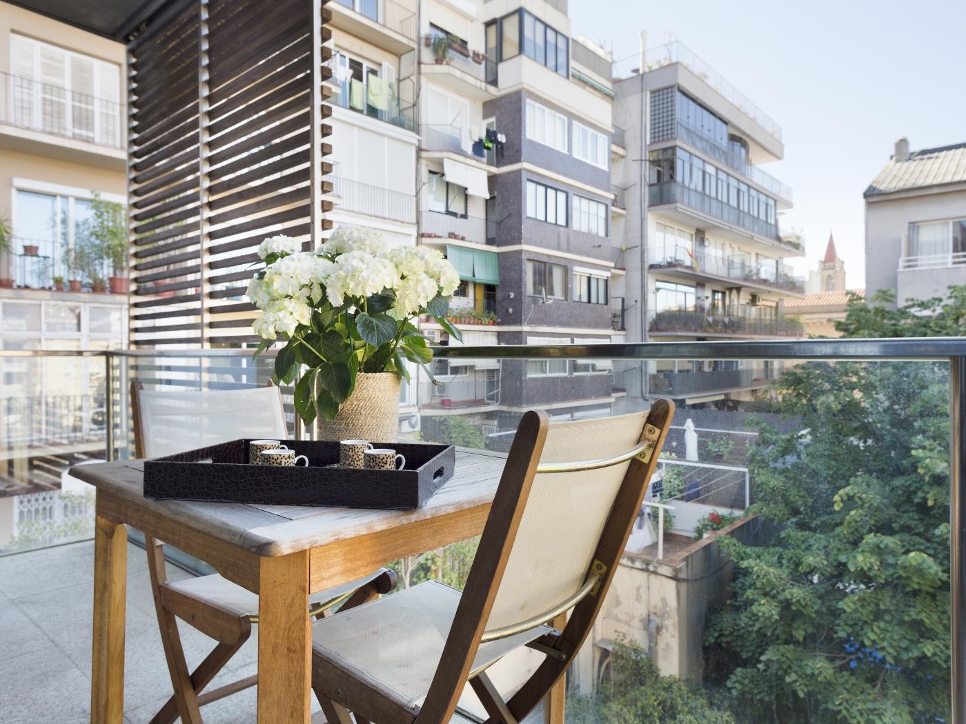 6 apartments in Barcelona city centre for up to 36 pax with small terrace each - My Space Barcelona Apartments