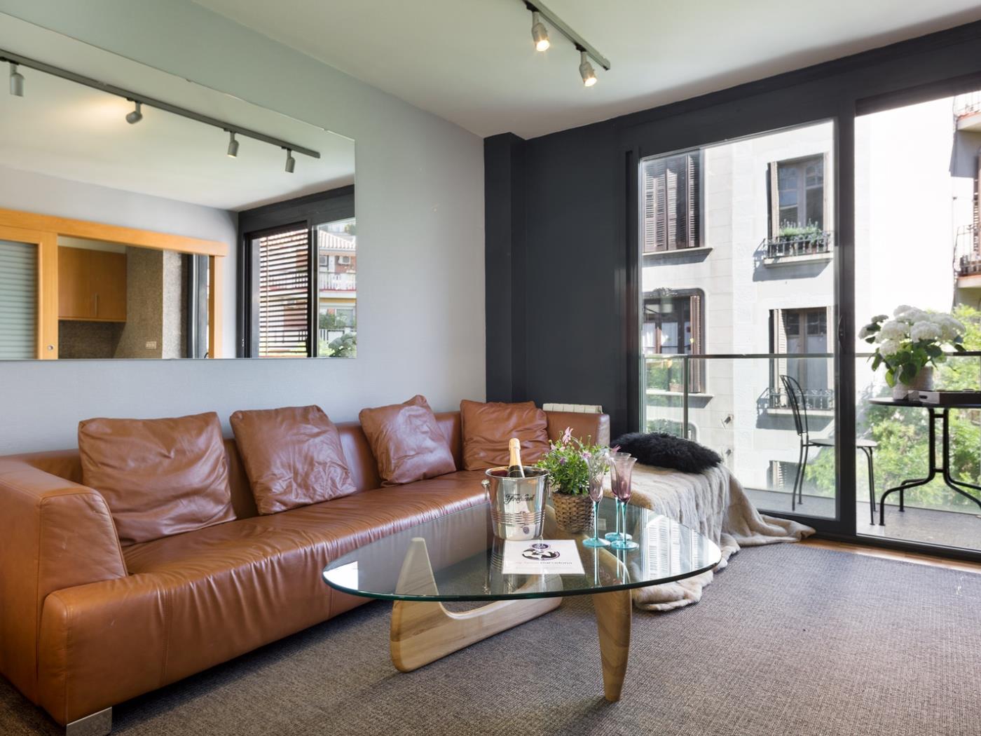 6 apartments in Barcelona city centre for up to 36 pax with small terrace each - My Space Barcelona Apartments