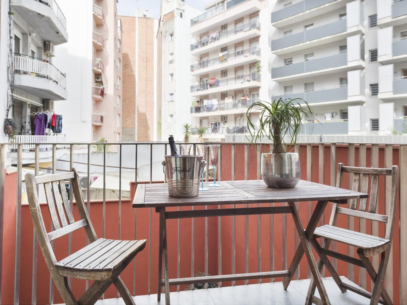 6 apartments with terrace & pool for up to 48 pax - My Space Barcelona Apartments