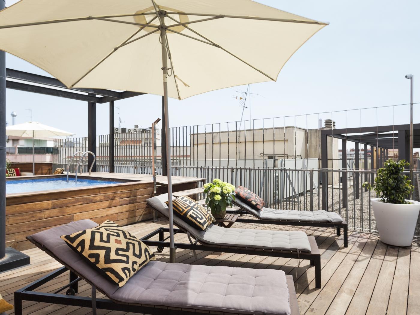 6 apartments with terrace & pool for up to 48 pax - My Space Barcelona Apartments