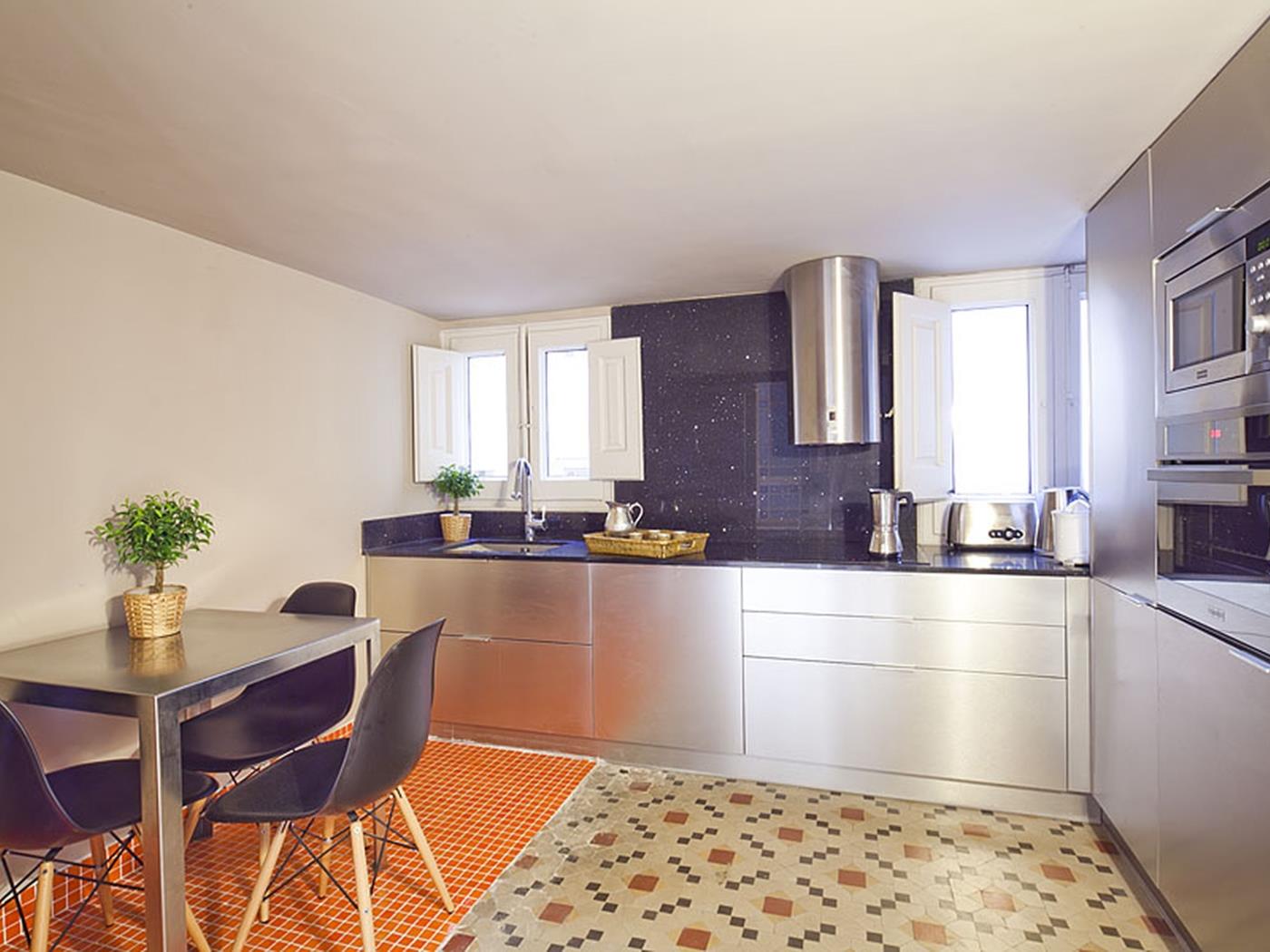 2 apartments in Rambla Catalunya for 14 pax - My Space Barcelona Apartments