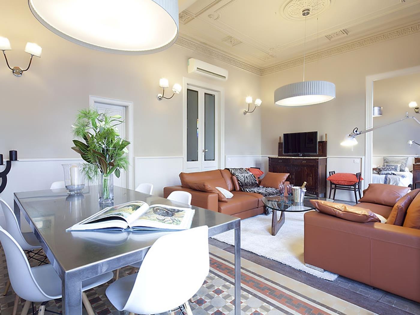 2 apartments in Rambla Catalunya for 14 pax - My Space Barcelona Apartments