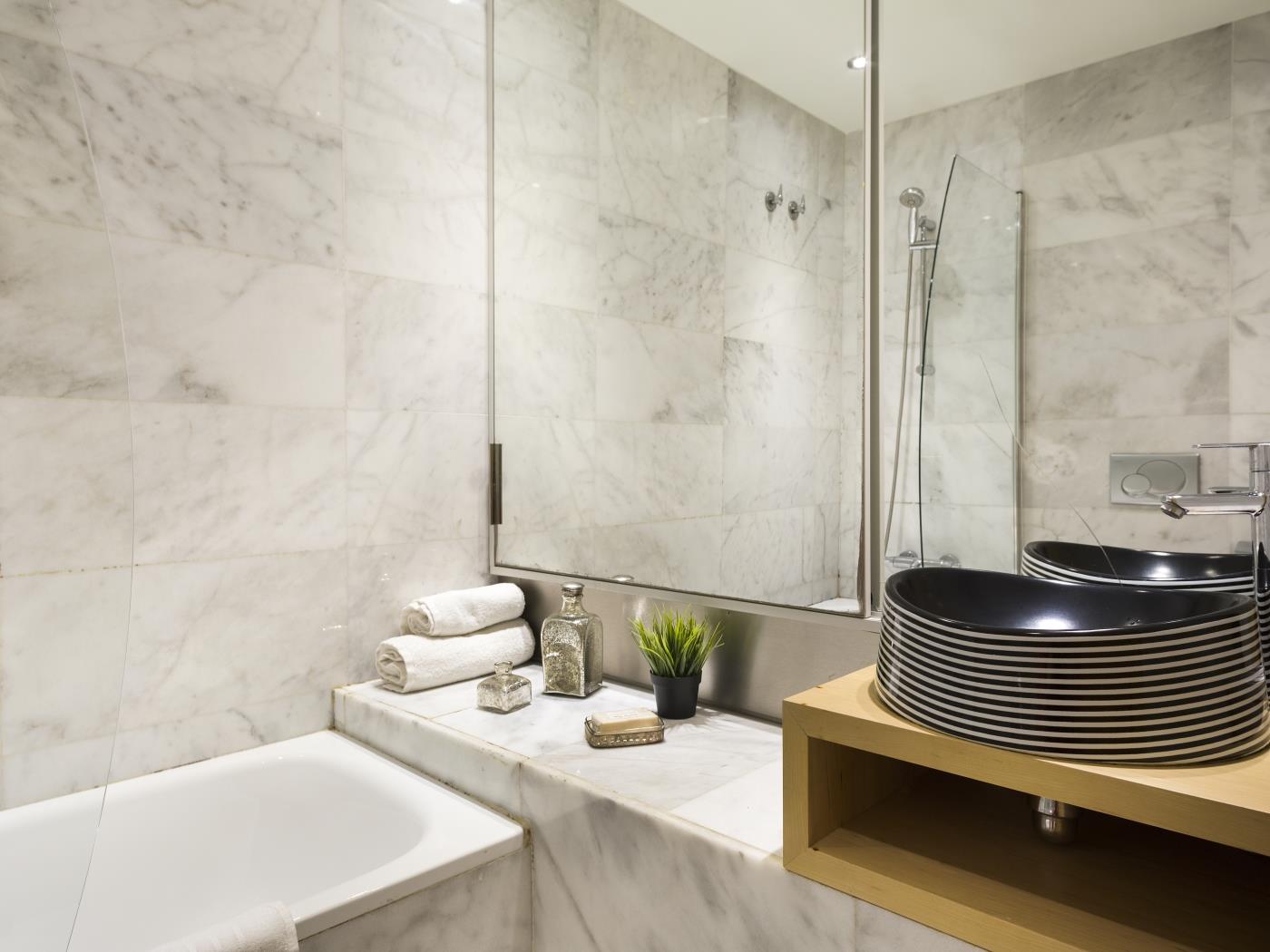 4 apartments with terrace shared pool in the heart of Gràcia for up to 24 pax - My Space Barcelona Apartments