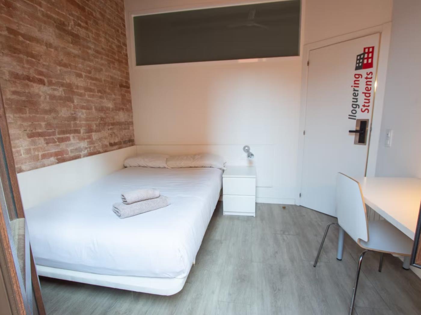 Beautiful shared apartment with bright and spacious ingle rooms - My Space Barcelona Capital Apartments