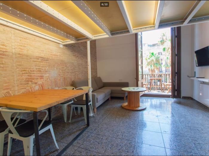 Charming duplex with balcony for temporary rentals in Plaza Real - My Space Barcelona Apartments