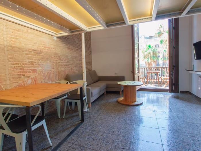 Charming duplex with balcony for temporary rentals in Plaza Real - My Space Barcelona Apartments