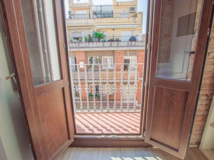 Room in new 4 bedroom apartment in Gràcia with balcony - My Space Barcelona Apartments