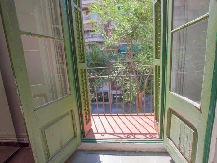 Spacious and bright room in the neighborhood of Gracia - My Space Barcelona Apartments
