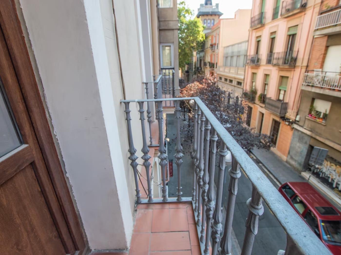 Room in new 4 bedroom apartment in Gràcia with balcony - My Space Barcelona Apartments
