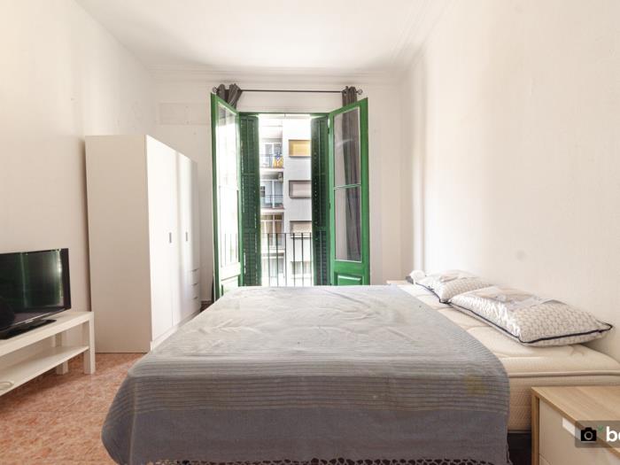 Bright and spacious room in Balmes street. - My Space Barcelona Apartments