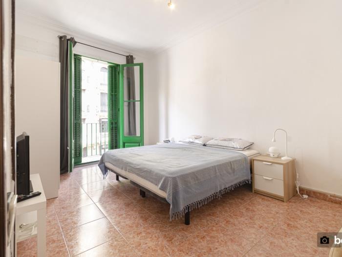 Bright and spacious room in Balmes street. - My Space Barcelona Apartments