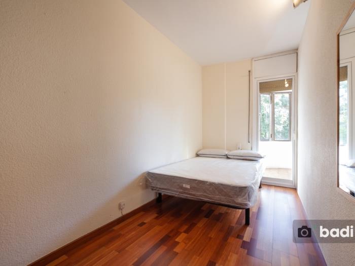 Room in shared apartment, near Badal metro station - My Space Barcelona Apartments