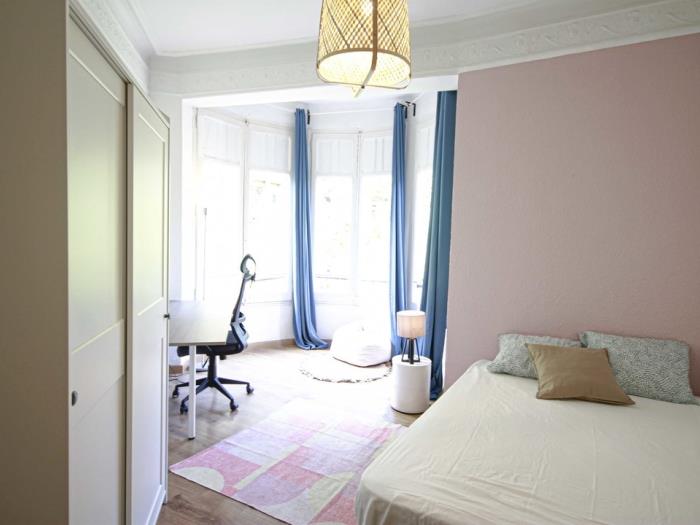 Large bright room close to the metro Rocafort. - My Space Barcelona Capital Apartments