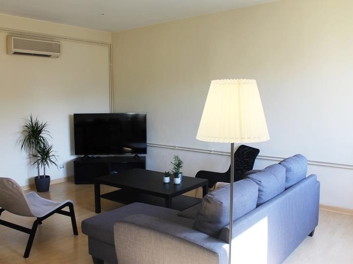 Spacious and centrally located room with private balcony - My Space Barcelona Apartments