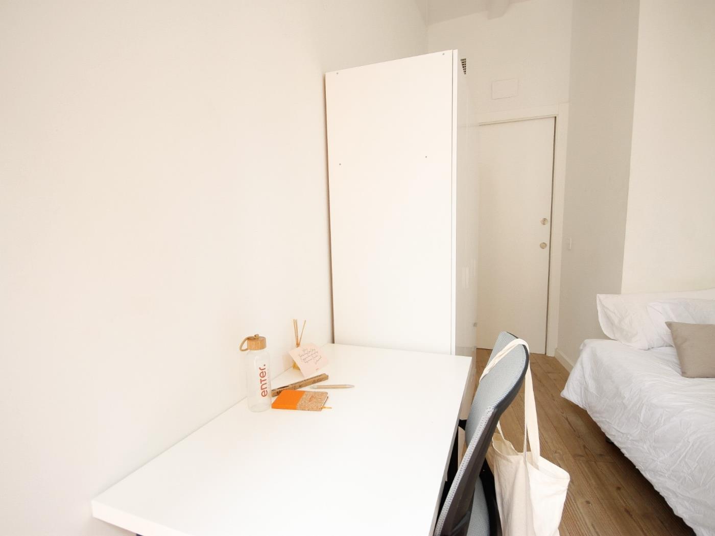 Room for rent near Paralel metro station - My Space Barcelona Apartments