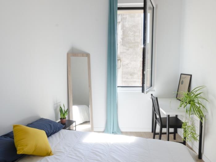 Spacious room close to Paralel subway station - My Space Barcelona Apartments