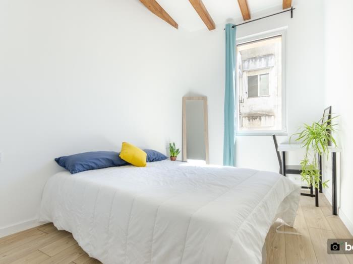 Spacious room close to Paralel subway station - My Space Barcelona Apartments