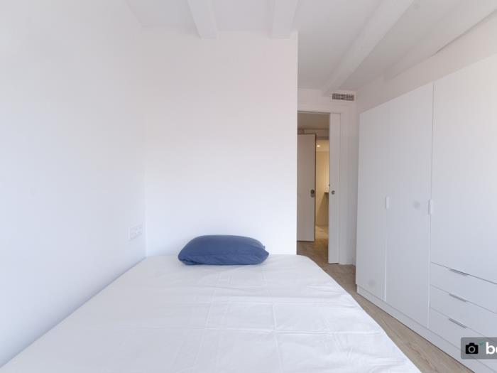 Room with private balcony in Poble Sec - My Space Barcelona Apartments