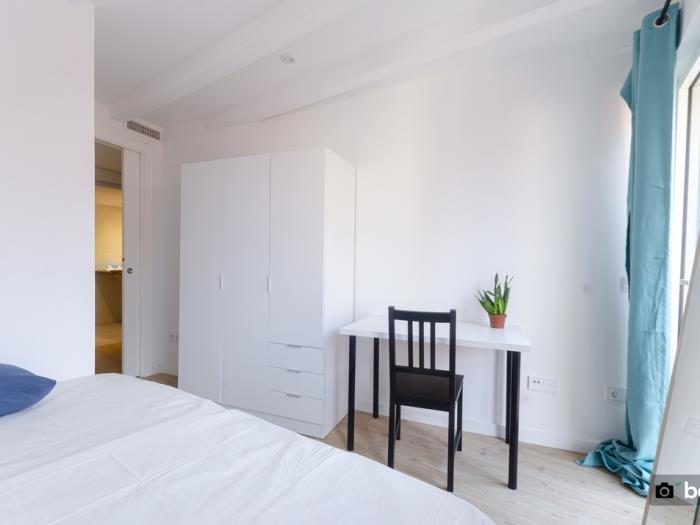 Room with private balcony in Poble Sec - My Space Barcelona Apartments