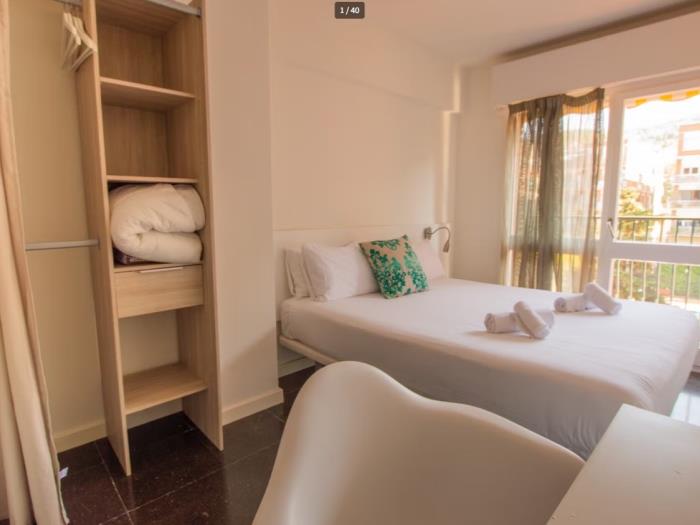 Spacious room in newly renovated apartment with private bathroom - My Space Barcelona Apartments