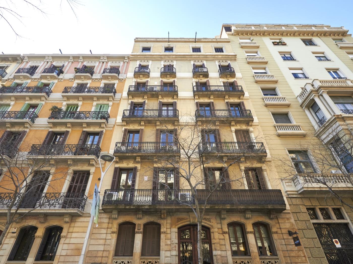 FOR SALE: Bright and renovated penthouse in the Eixample - Price 579.000 € - My Space Barcelona Apartments